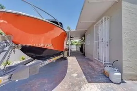 3275 NW 95th Street Miami FL 33147