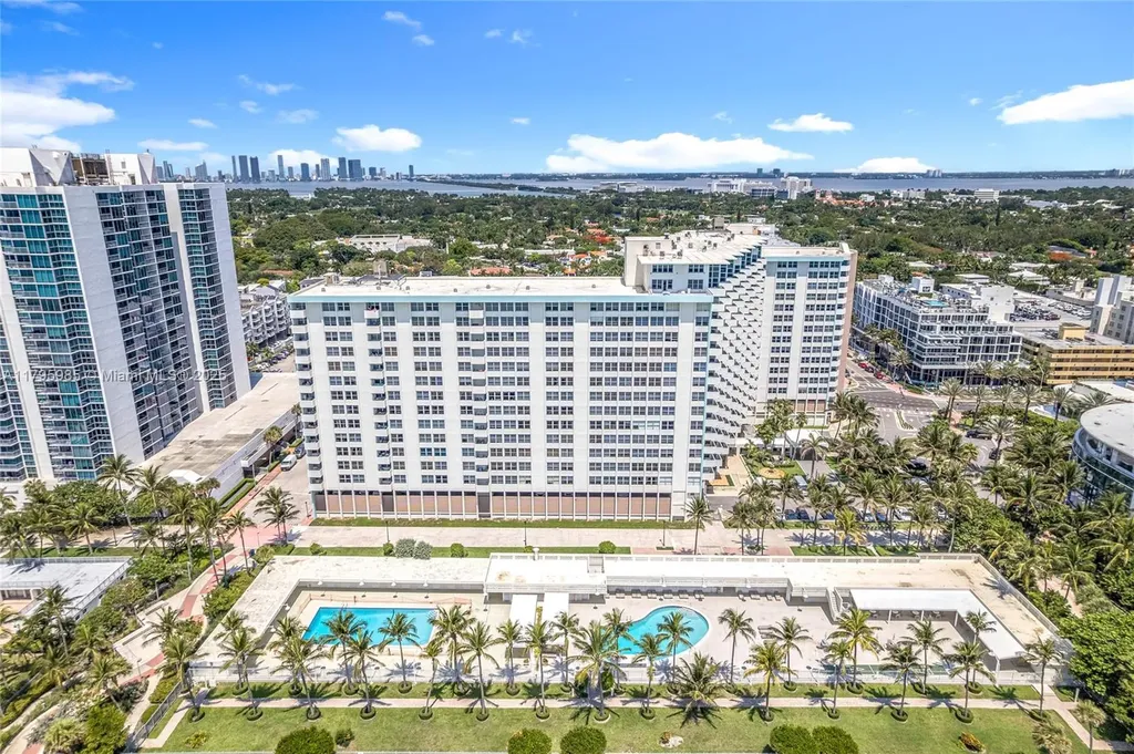2899 Collins Avenue Miami Beach FL 33140