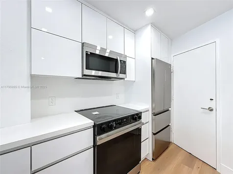 2899 Collins Avenue Miami Beach FL 33140