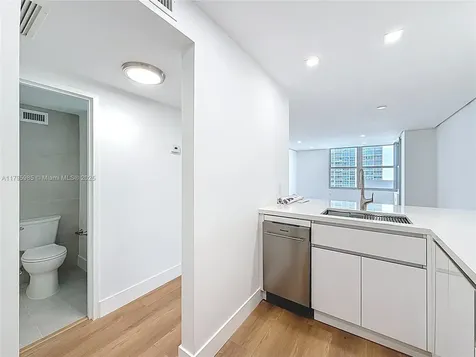 2899 Collins Avenue Miami Beach FL 33140