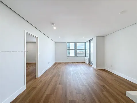 2899 Collins Avenue Miami Beach FL 33140
