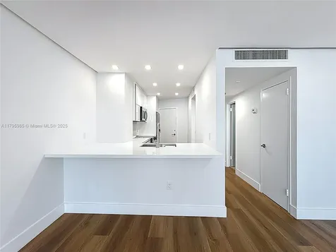 2899 Collins Avenue Miami Beach FL 33140