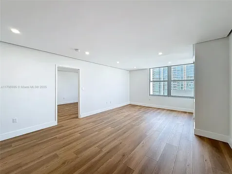 2899 Collins Avenue Miami Beach FL 33140