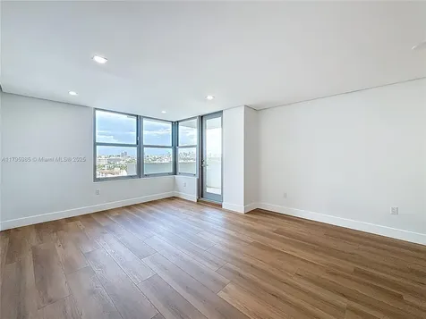 2899 Collins Avenue Miami Beach FL 33140