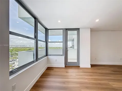 2899 Collins Avenue Miami Beach FL 33140