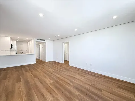 2899 Collins Avenue Miami Beach FL 33140