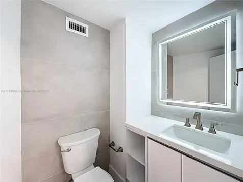 2899 Collins Avenue Miami Beach FL 33140