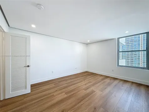 2899 Collins Avenue Miami Beach FL 33140