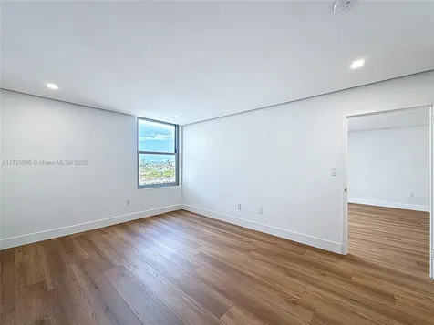 2899 Collins Avenue Miami Beach FL 33140