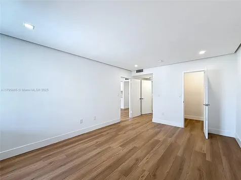 2899 Collins Avenue Miami Beach FL 33140