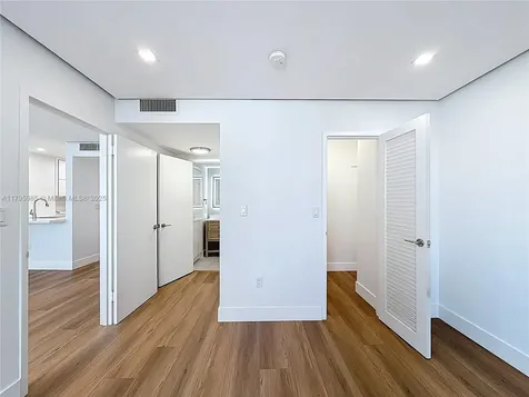 2899 Collins Avenue Miami Beach FL 33140