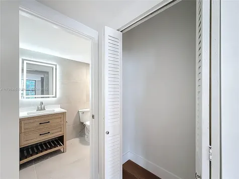 2899 Collins Avenue Miami Beach FL 33140