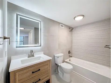 2899 Collins Avenue Miami Beach FL 33140