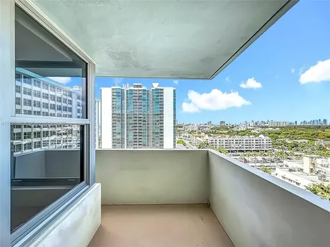 2899 Collins Avenue Miami Beach FL 33140