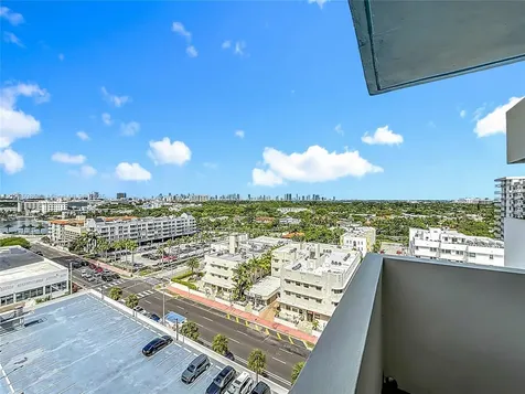2899 Collins Avenue Miami Beach FL 33140