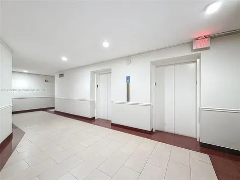 2899 Collins Avenue Miami Beach FL 33140