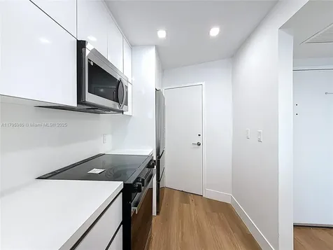 2899 Collins Avenue Miami Beach FL 33140