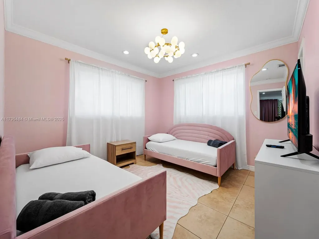 1761 NE 52nd Street Fort Lauderdale FL 33334