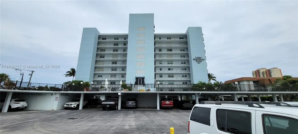 3040 Lake Shore Drive Ph2 Riviera Beach FL 33404
