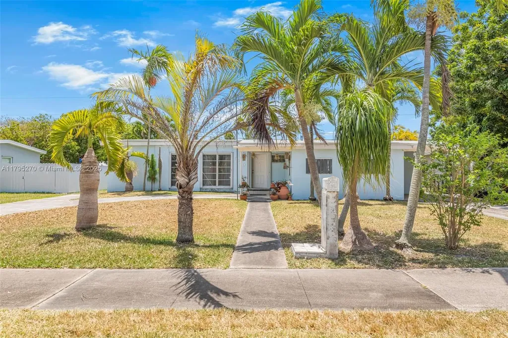 9240 Nautilus Drive Cutler Bay FL 33189
