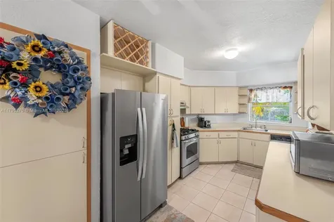 9240 Nautilus Drive Cutler Bay FL 33189