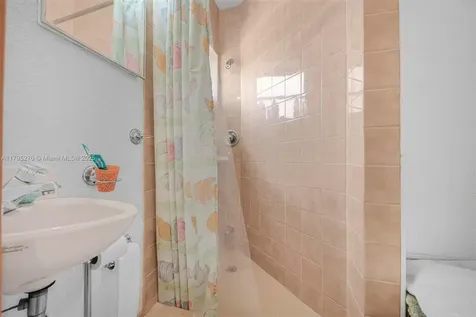 9240 Nautilus Drive Cutler Bay FL 33189