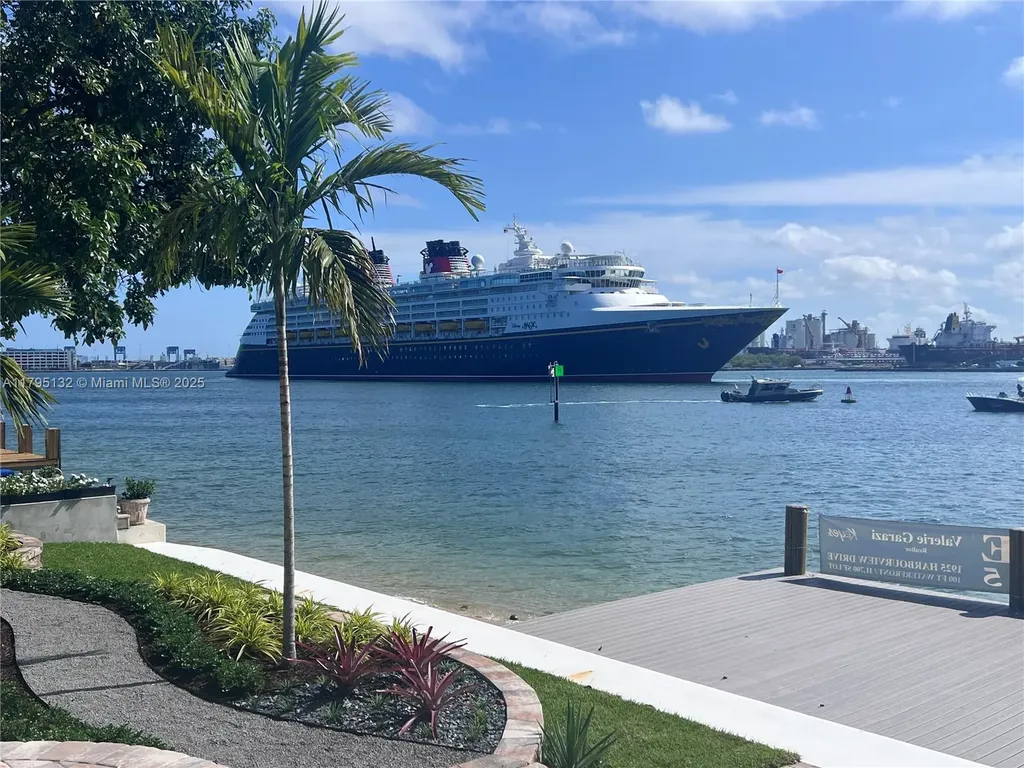 1925 Harbourview Drive Fort Lauderdale FL 33316