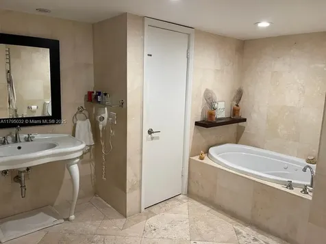 600 Grapetree Drive Key Biscayne FL 33149