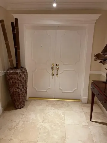 600 Grapetree Drive Key Biscayne FL 33149