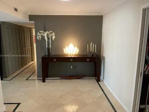 600 Grapetree Drive Key Biscayne FL 33149