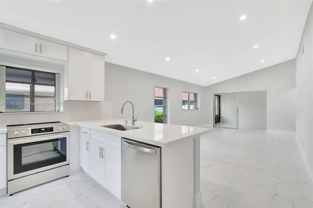 8055 Sweetbriar Way Boca Raton FL 33496