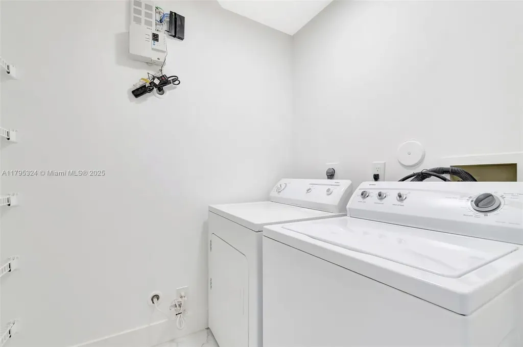 8055 Sweetbriar Way Boca Raton FL 33496