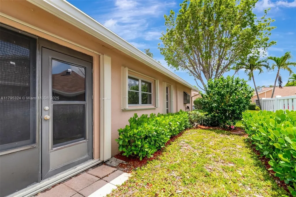 8055 Sweetbriar Way Boca Raton FL 33496