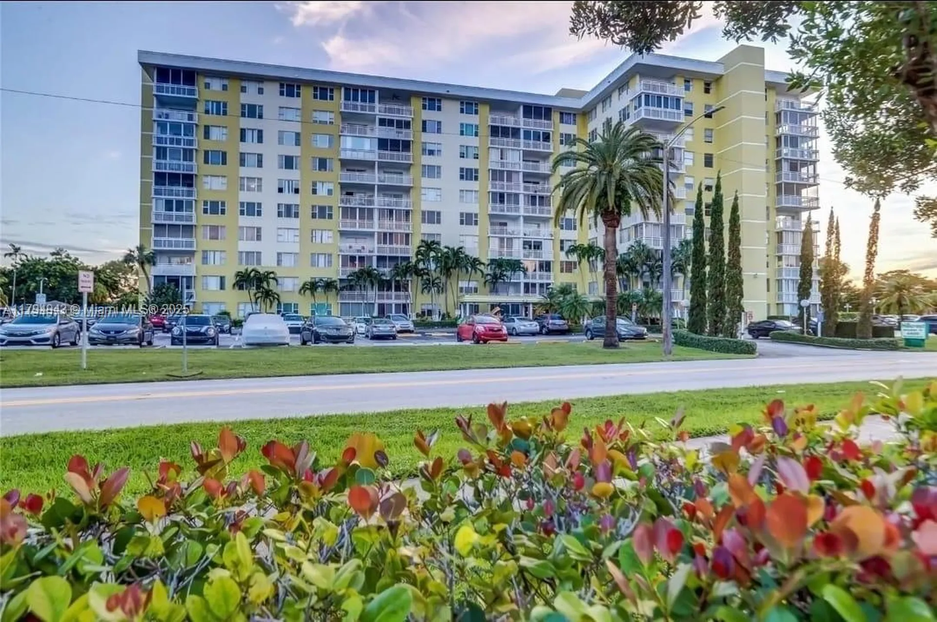 4400 Hillcrest Drive Hollywood FL 33021