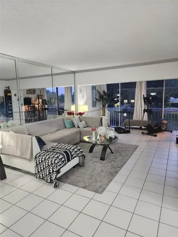4400 Hillcrest Drive Hollywood FL 33021