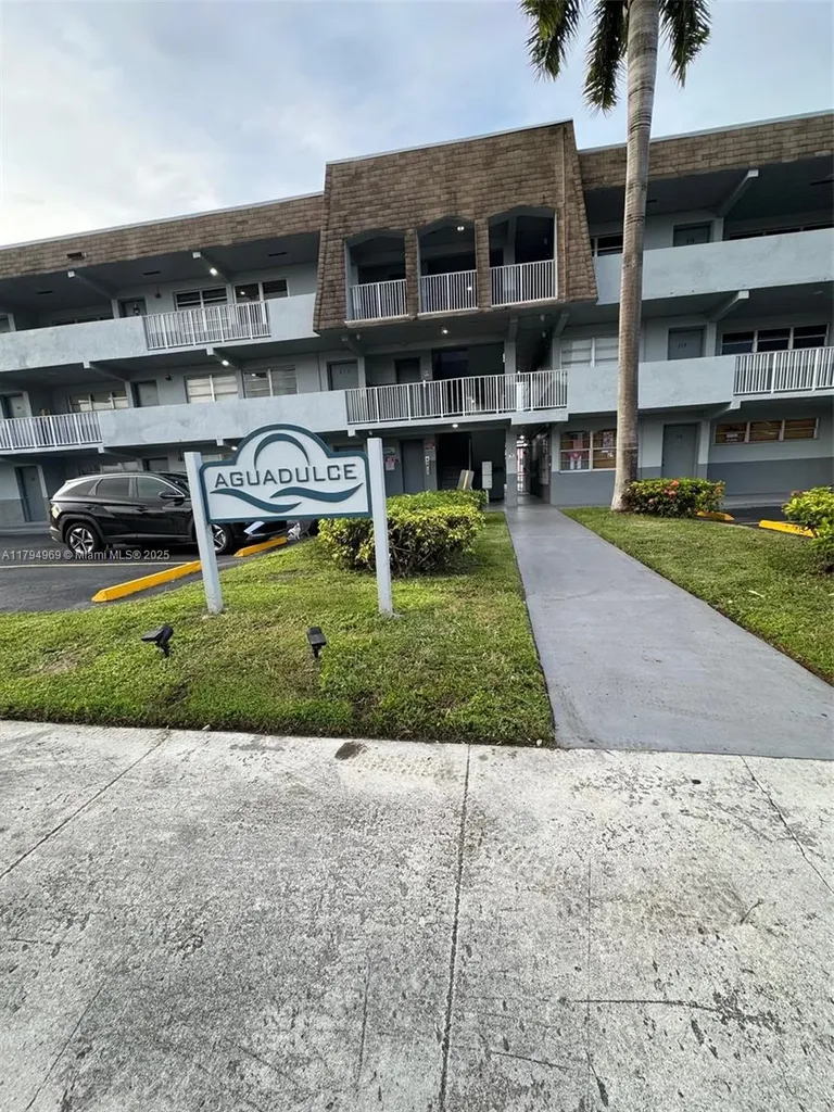 11195 SW 1st Street Sweetwater FL 33174