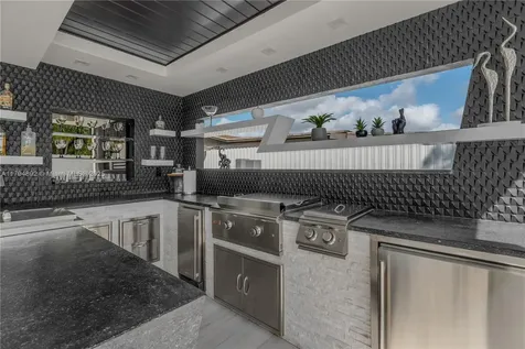 2901 Village Green Drive Miami FL 33175