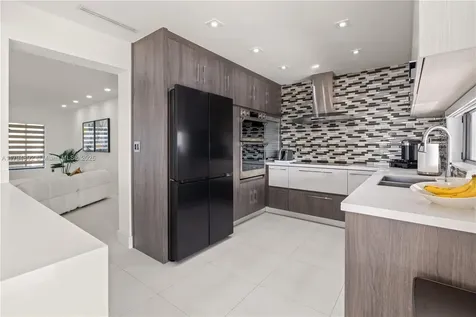 2901 Village Green Drive Miami FL 33175