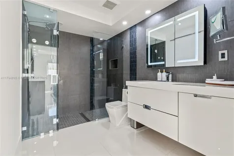 2901 Village Green Drive Miami FL 33175