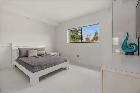 2901 Village Green Drive Miami FL 33175