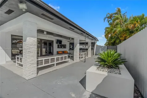 2901 Village Green Drive Miami FL 33175