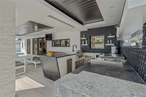 2901 Village Green Drive Miami FL 33175