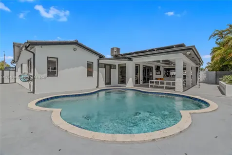 2901 Village Green Drive Miami FL 33175