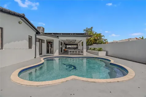 2901 Village Green Drive Miami FL 33175