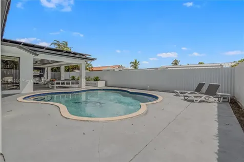 2901 Village Green Drive Miami FL 33175