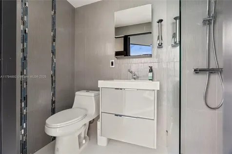 2901 Village Green Drive Miami FL 33175