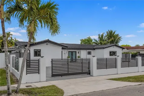 2901 Village Green Drive Miami FL 33175