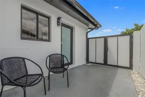 2901 Village Green Drive Miami FL 33175
