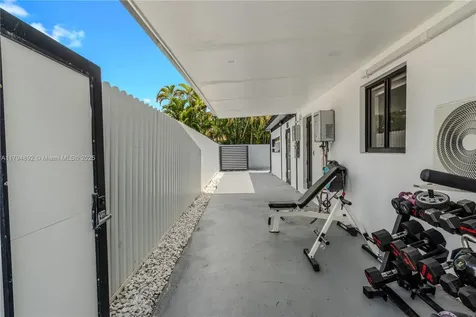 2901 Village Green Drive Miami FL 33175