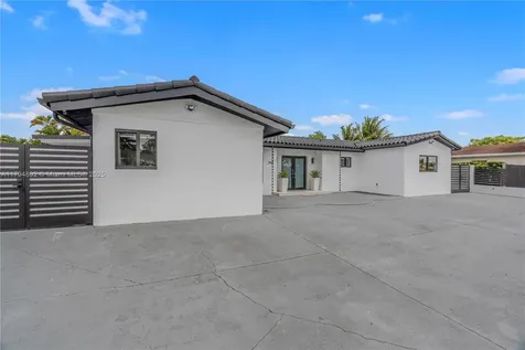 2901 Village Green Drive Miami FL 33175